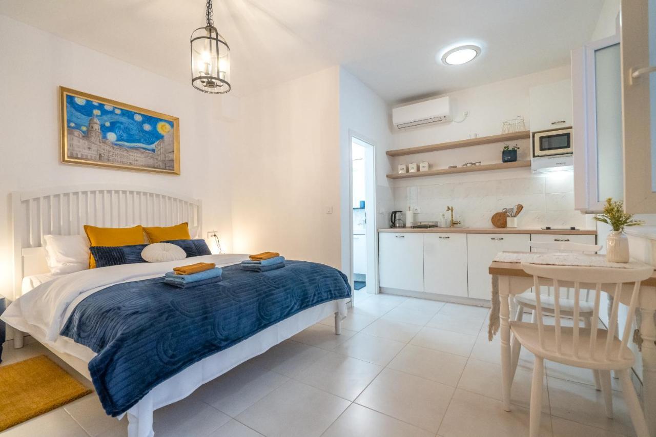 Starry Night Studio Apartment Рийека Екстериор снимка